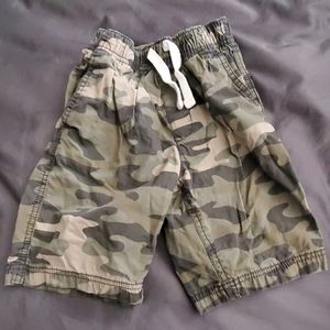 Boy's Carter's camo shorts sz 7
